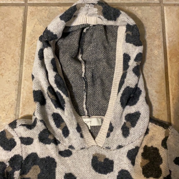 Cow print sweater with hood size small - Picture 4 of 4